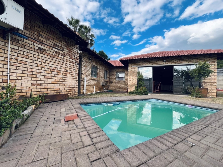 3 Bedroom Property for Sale in Protea Park North West